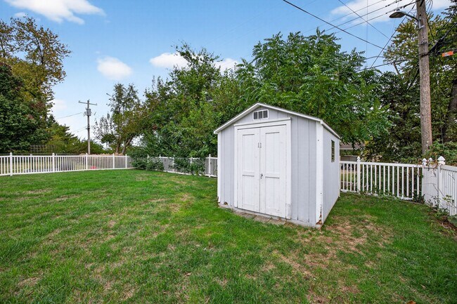Building Photo - 81 Tom Sawyer Dr