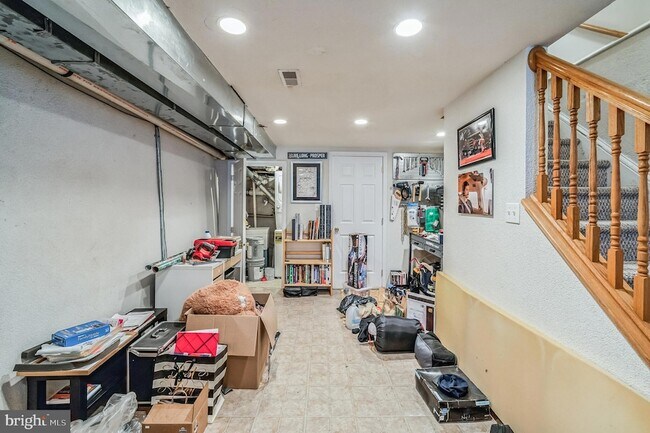 Building Photo - 449 Parker Ave