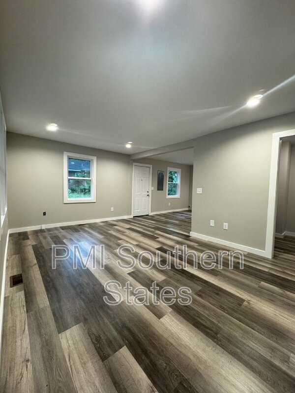 Building Photo - 519 Rice St