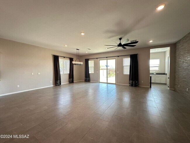 Building Photo - 12474 N Appling Ave