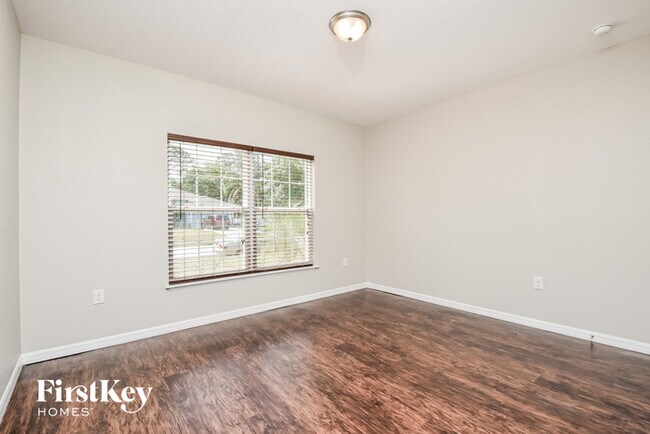 Building Photo - 3379 Toluca Terrace