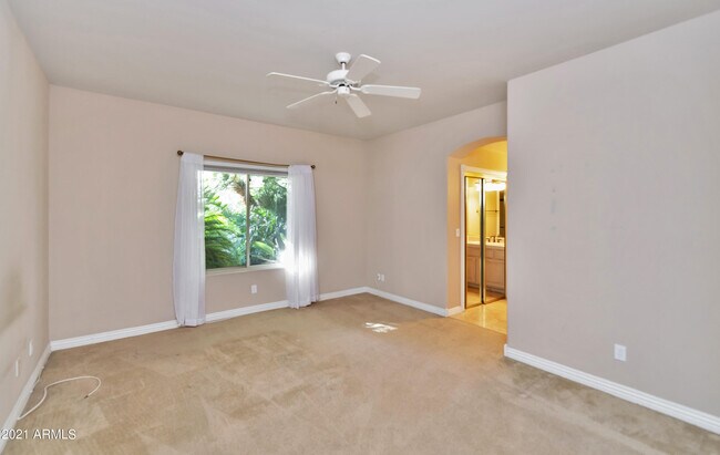 Building Photo - 1101 E Brook Hollow Dr