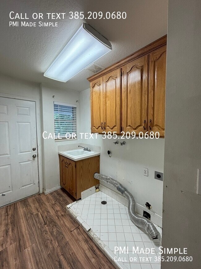 Building Photo - 242 S 400 E