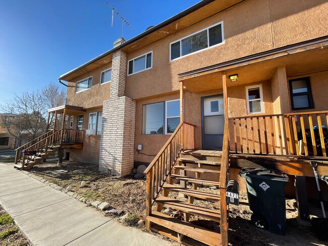 Building Photo - 3BR/1BA unit less than 3 mi from LANL and downtown! (4477 Yucca Unit B)