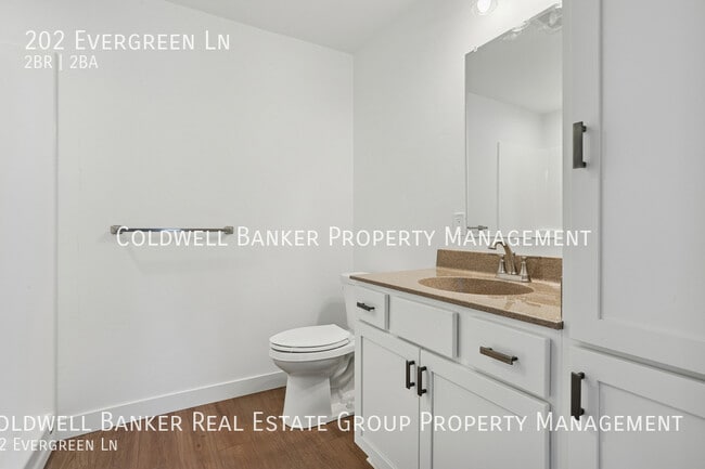 Building Photo - 202 Evergreen Ln