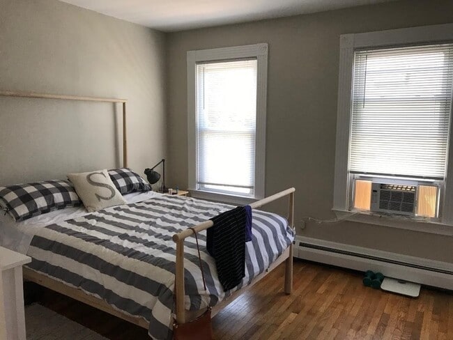 Building Photo - 204 River St