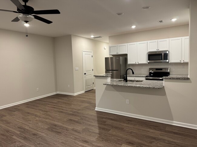 Building Photo - 205 Cherry Way