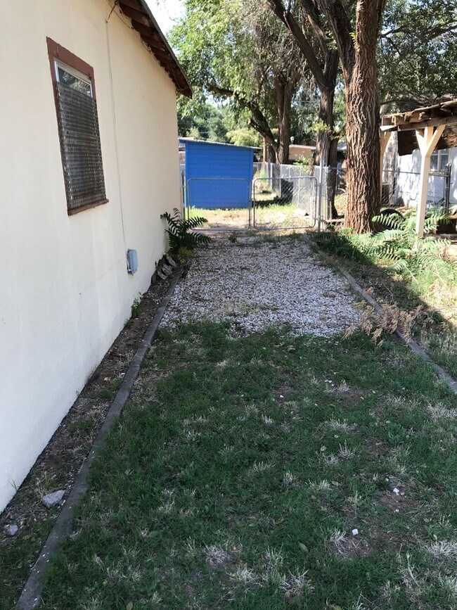 Building Photo - 2 bed 2 bath near Texas Tech University now available