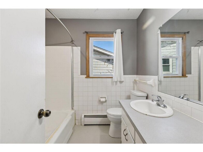 Building Photo - 1241 Circle Terrace Blvd NE