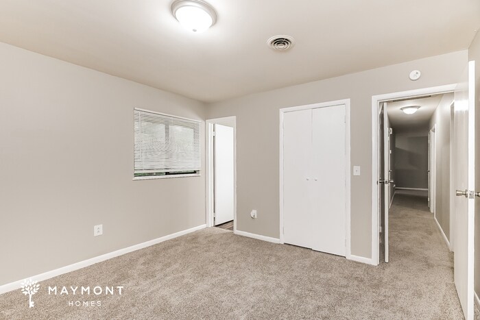 Building Photo - 833 Hoss Rd