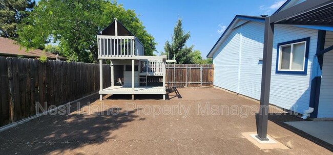Building Photo - 5048 S Cole Rd