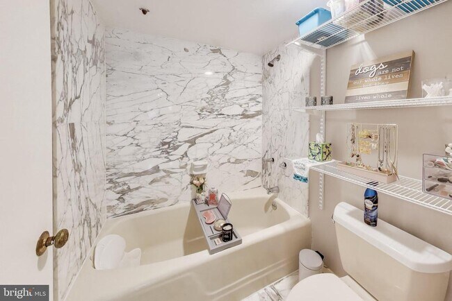 Building Photo - 1101 S Arlington Ridge Rd