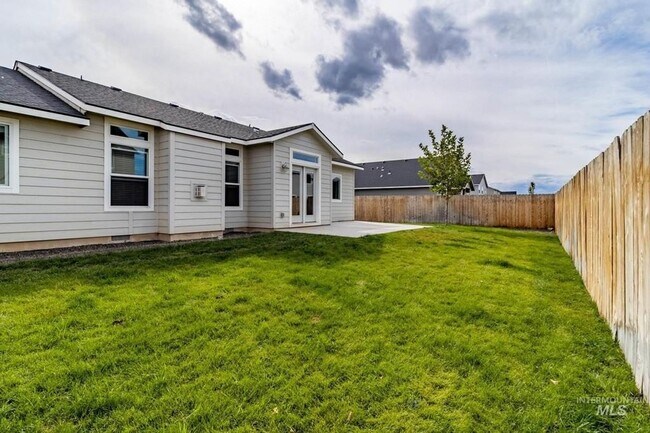 Building Photo - Like New Home in Brookdale Subdivision!