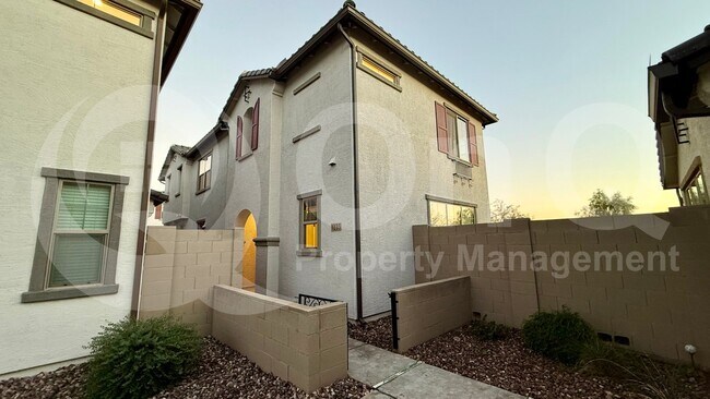 Building Photo - 1235 W Sparrow Dr