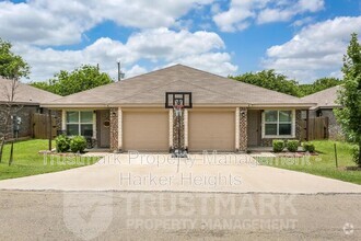 Building Photo - 924 Maplewood Dr