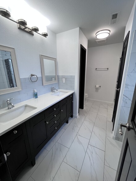 Building Photo - 2603 S 86th Ave