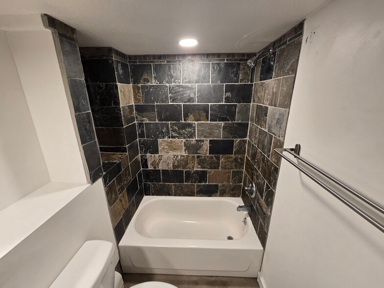 Building Photo - 403 23rd St
