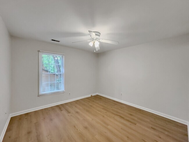 Building Photo - 312 Trappers Run Dr