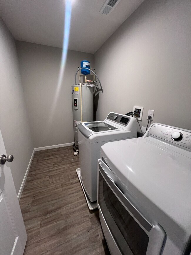 Building Photo - 1258 Slate Ct