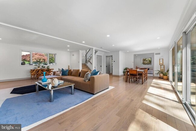 Building Photo - 2820 Ellicott St NW