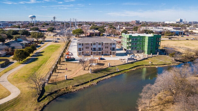 Building Photo - 736 N Plano Rd