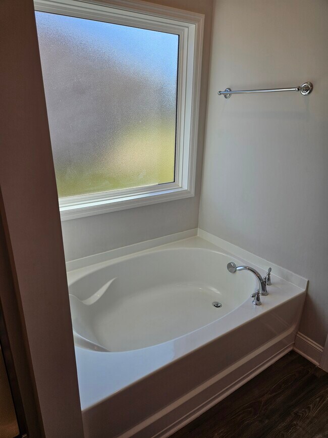 Building Photo - 212 Pine Is Ave