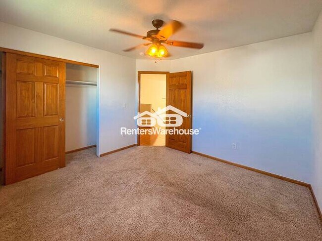 Building Photo - Available now! Stunning 4 Bed, 4 Bath Corner Lot in a Fantastic Area