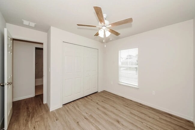 Building Photo - 24 Pinwheel Ln