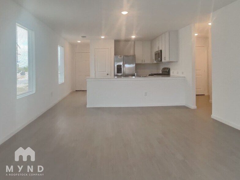 Building Photo - 10607 Aqueduct Crk