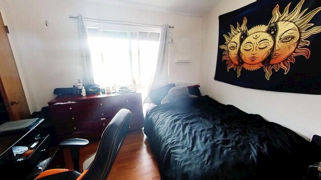 Building Photo - WALK TO SDSU! 5 bed 2 bath House w/ A/C