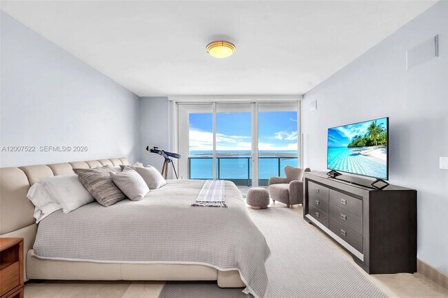 Building Photo - 1331 Brickell Bay Dr