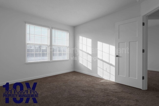 Building Photo - 3246 Mackinac Dr