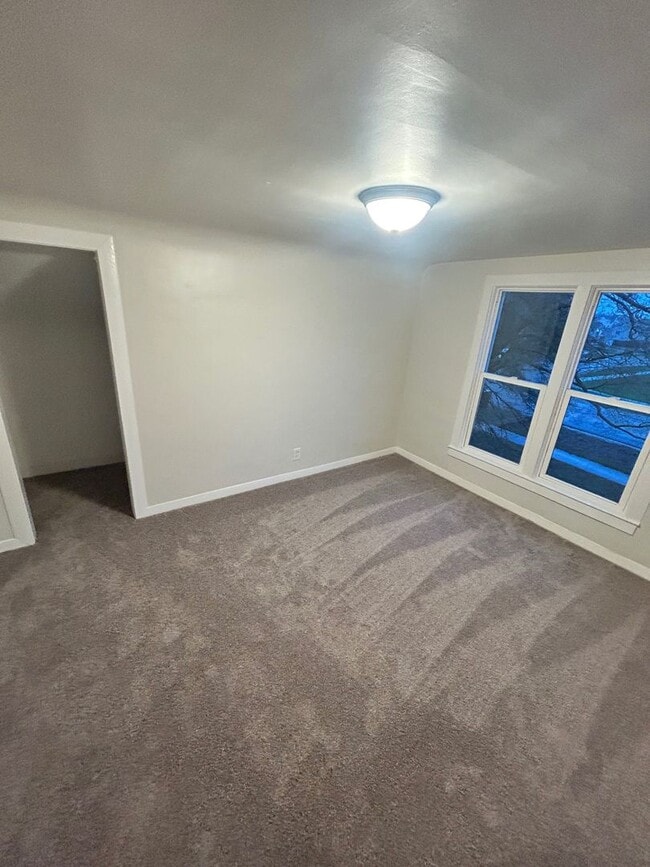 Building Photo - 270 W Pine St NE