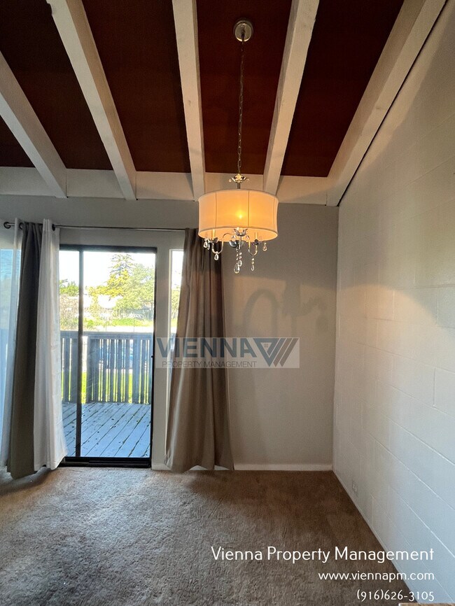 Building Photo - 888 Woodside Ln E