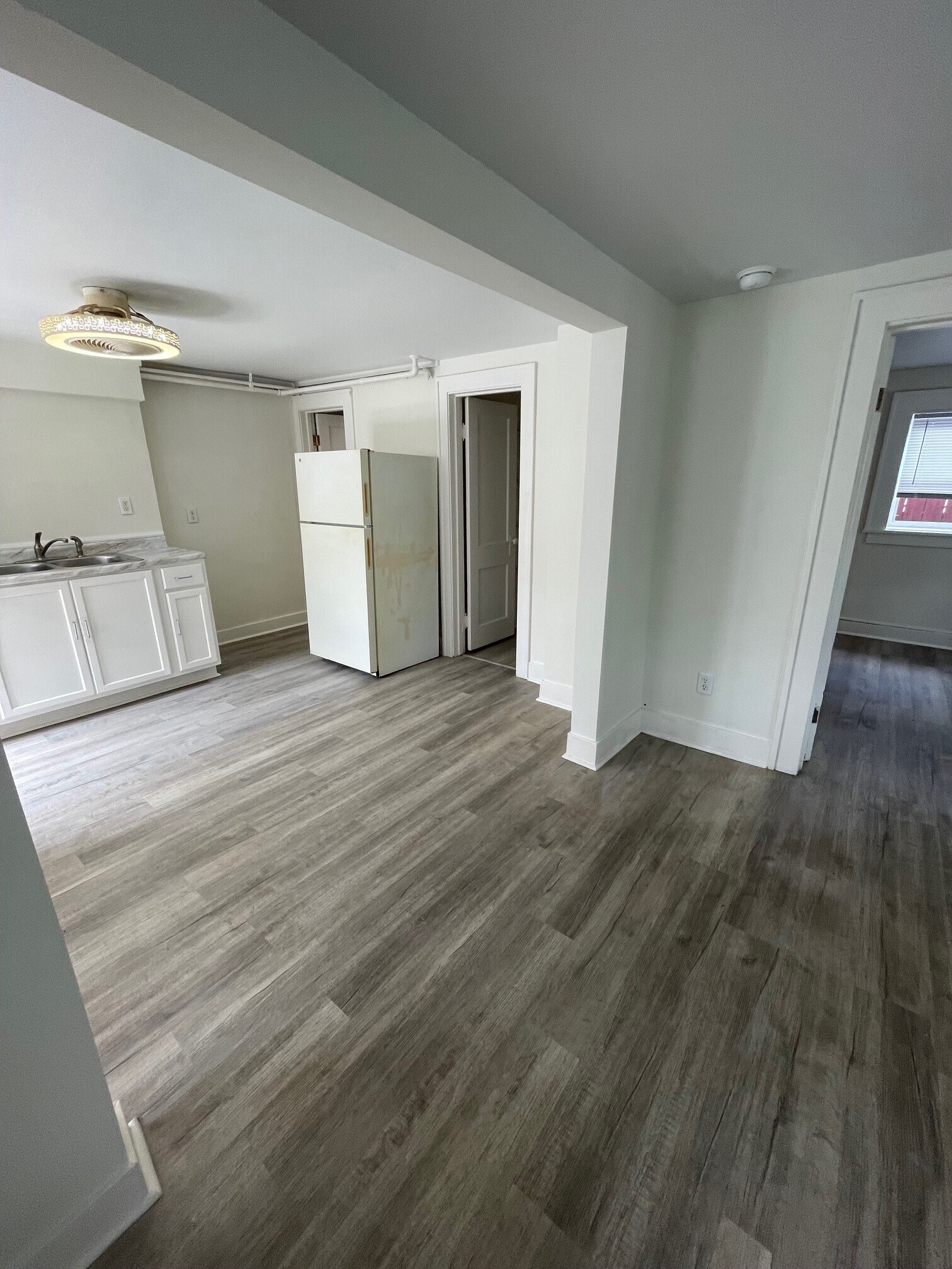 Kitchen - 2129 Lincoln Ave