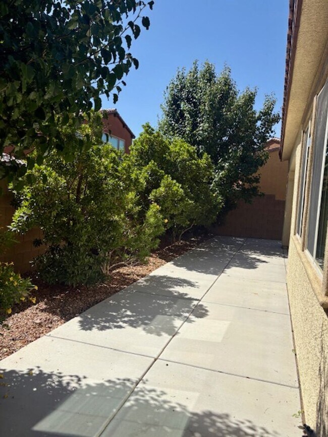 Building Photo - Beautiful two-story home in Inspirada with...