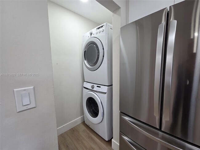 Building Photo - 15798 Woodgate Ct