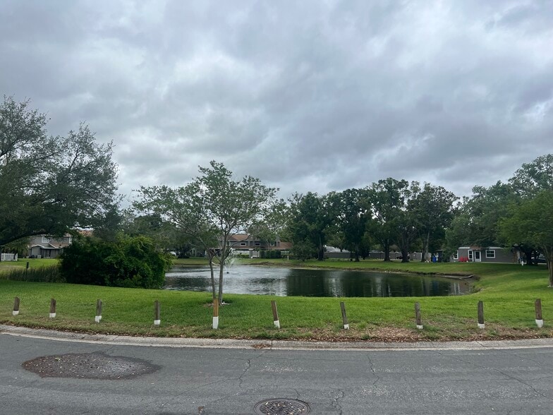 Building Photo - 10101 Lake Oak Cir