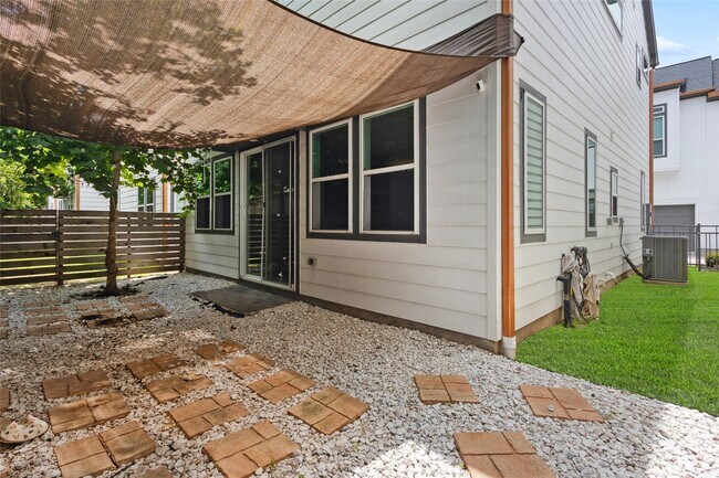 Building Photo - 9551 Neuens Rd