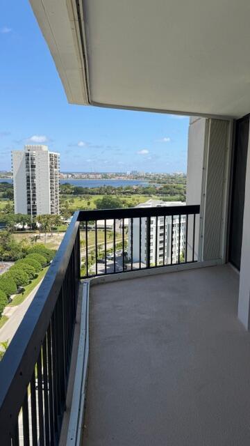 Building Photo - 2425 Presidential Way