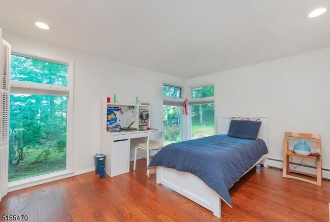 Building Photo - 27 Great Hills Terrace