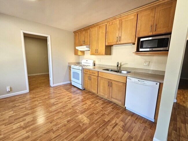 Building Photo - 487 N Rengstorff Ave