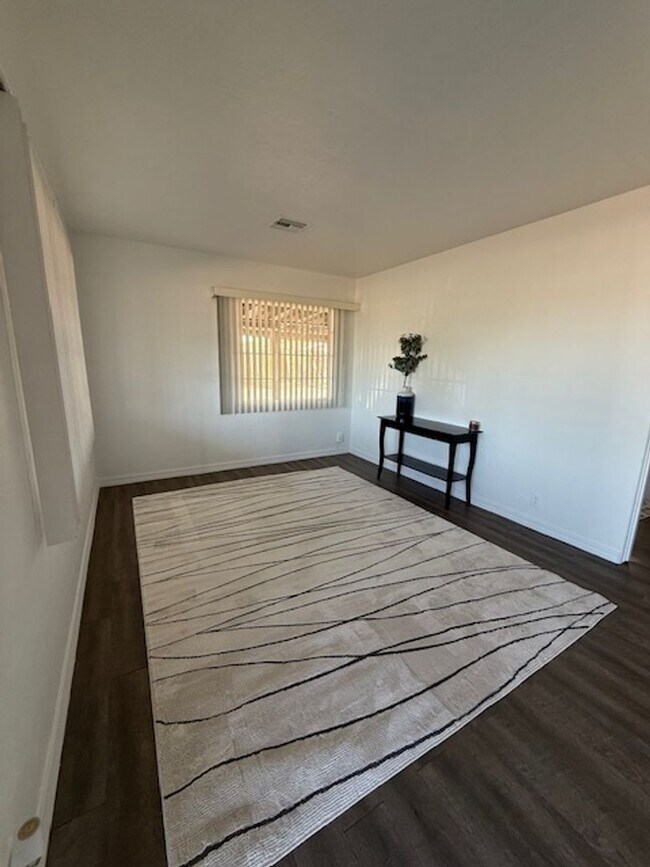 Building Photo - Location!! Awesome 1 bed 1 bath in Historic Glendale