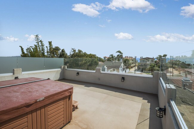 Rooftop Deck w/ Spa - 513 N Juanita Ave
