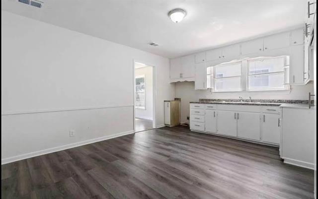 Building Photo - 1529 E King St