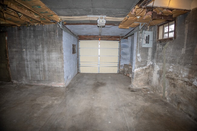 Building Photo - 927 E Dunklin St