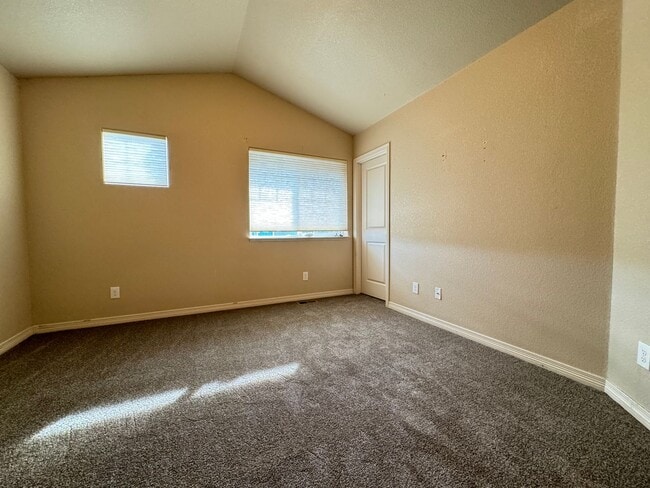 Building Photo - Beautiful 4 Bed 3 1/2 Bath home in Ridgen Farm.