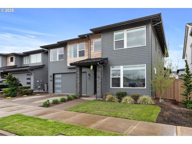 Building Photo - 4093 SE Reed Dr