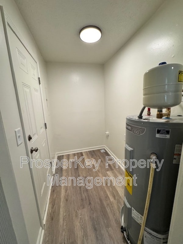 Building Photo - 4846 Maplewood Dr