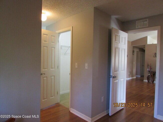 Building Photo - 534 White Plains Ave SW